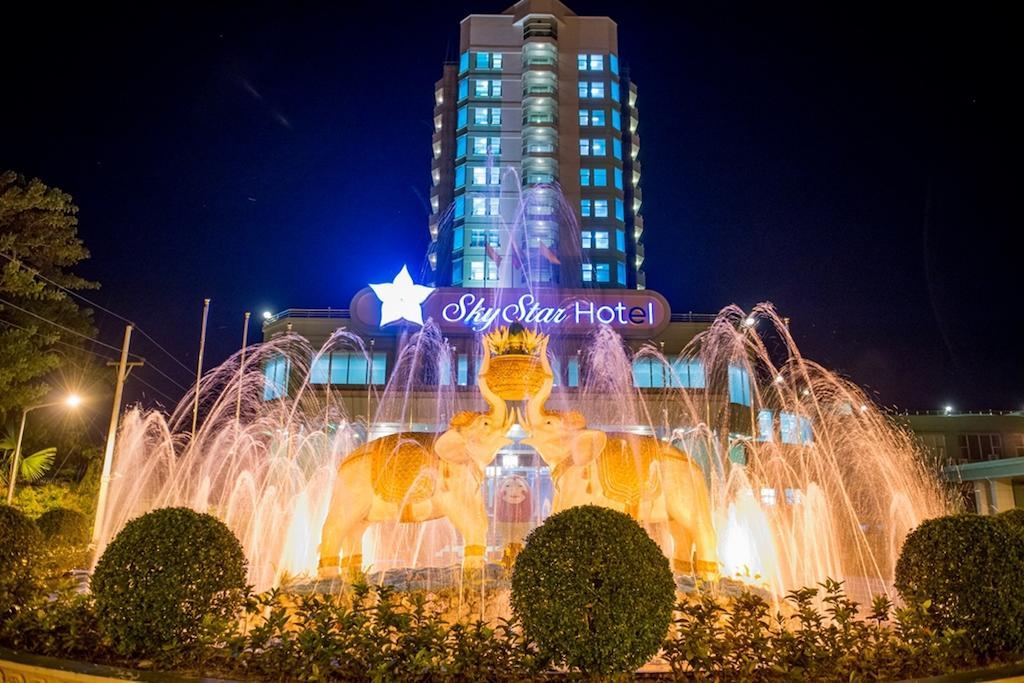 Sky Star Hotel Yangon Exterior foto